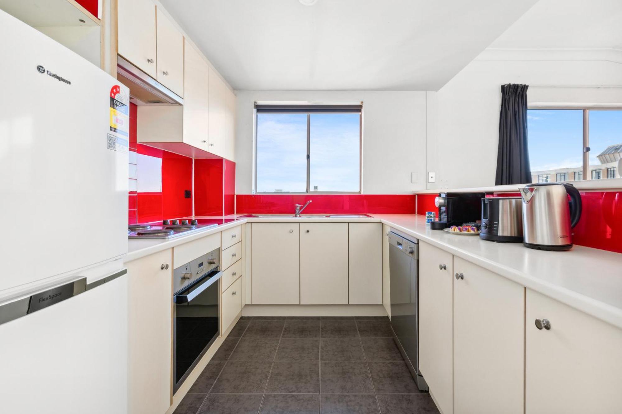 Spacious Inner-west 2-bed With Alfresco Dining Appartamento