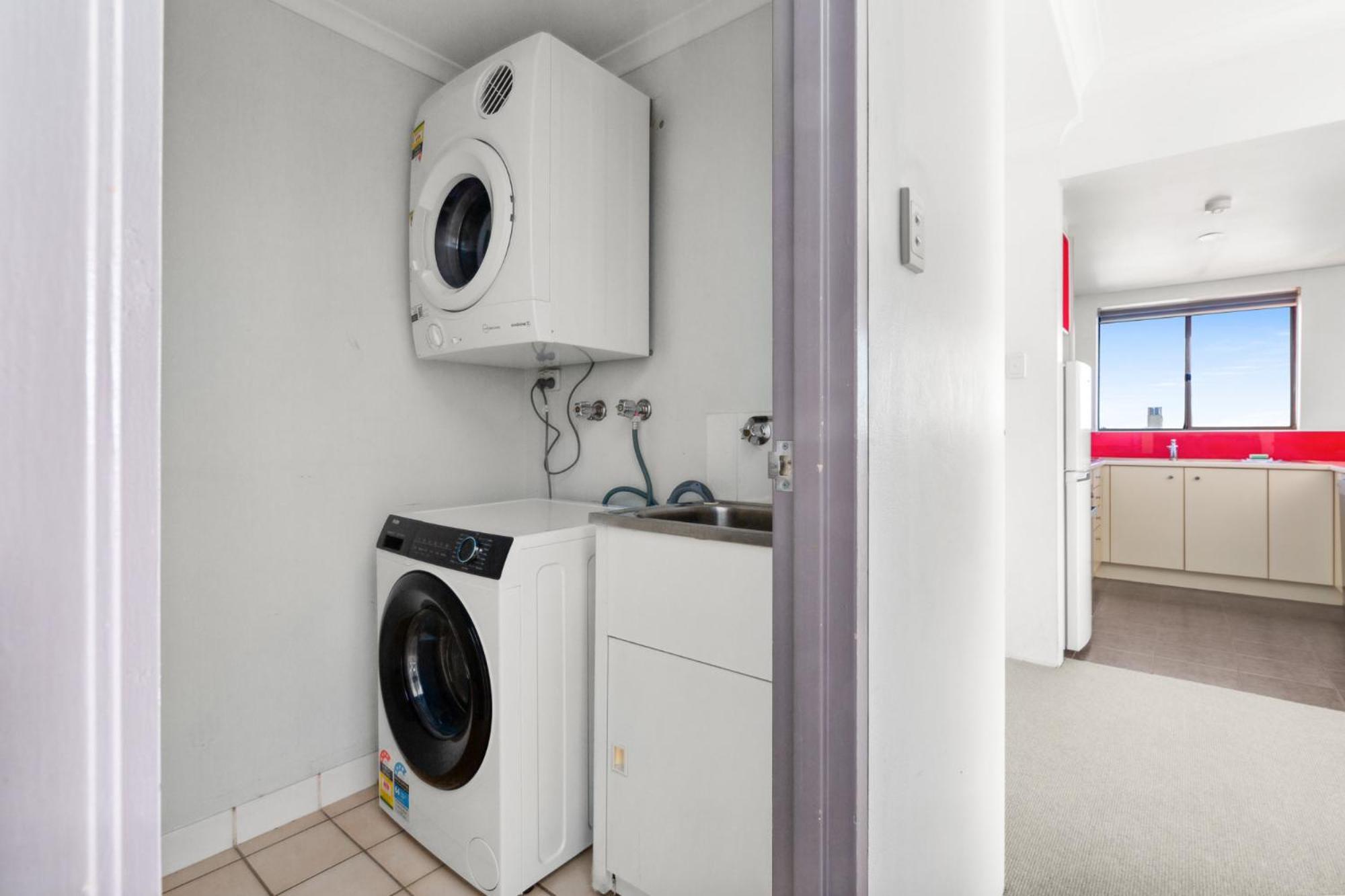 Spacious Inner-west 2-bed With Alfresco Dining Appartamento